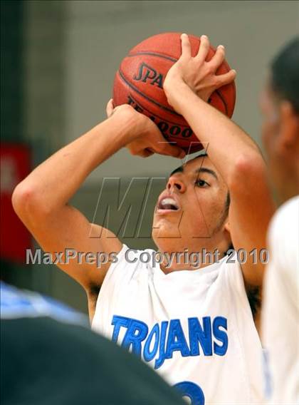 Thumbnail 1 in Windward vs. Lutheran (CIF SoCal D5 Final) photogallery.