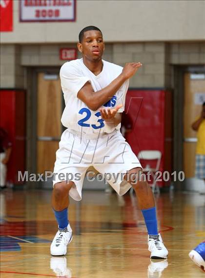 Thumbnail 3 in Windward vs. Lutheran (CIF SoCal D5 Final) photogallery.