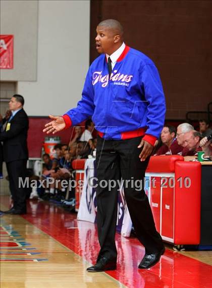 Thumbnail 1 in Windward vs. Lutheran (CIF SoCal D5 Final) photogallery.