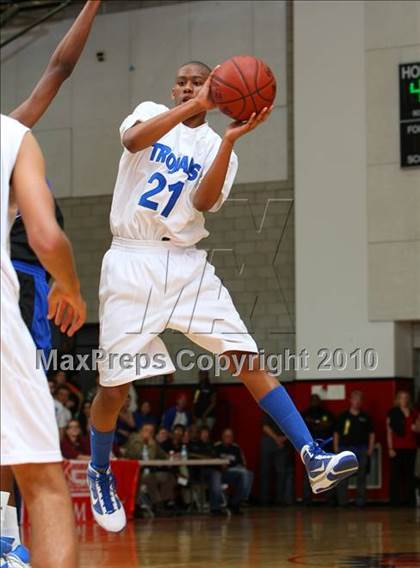 Thumbnail 2 in Windward vs. Lutheran (CIF SoCal D5 Final) photogallery.