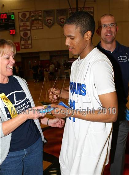 Thumbnail 2 in Windward vs. Lutheran (CIF SoCal D5 Final) photogallery.