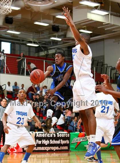 Thumbnail 3 in Windward vs. Lutheran (CIF SoCal D5 Final) photogallery.