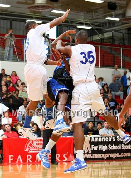 Thumbnail 3 in Windward vs. Lutheran (CIF SoCal D5 Final) photogallery.