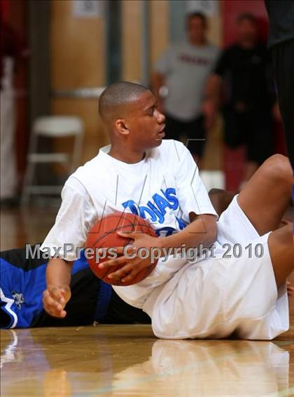 Thumbnail 1 in Windward vs. Lutheran (CIF SoCal D5 Final) photogallery.