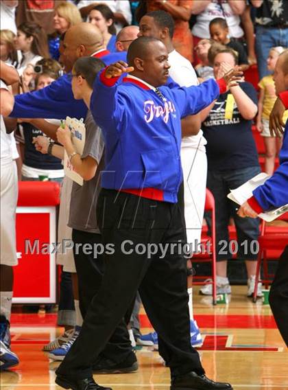 Thumbnail 1 in Windward vs. Lutheran (CIF SoCal D5 Final) photogallery.