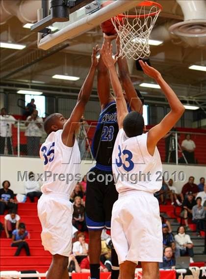 Thumbnail 3 in Windward vs. Lutheran (CIF SoCal D5 Final) photogallery.