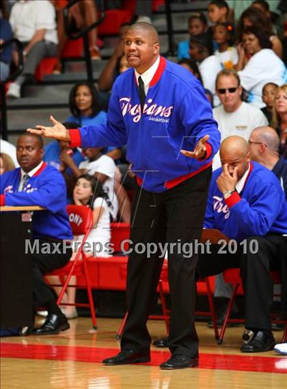 Thumbnail 3 in Windward vs. Lutheran (CIF SoCal D5 Final) photogallery.