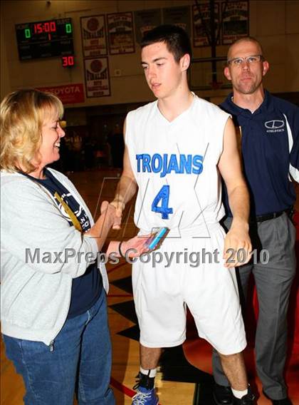 Thumbnail 1 in Windward vs. Lutheran (CIF SoCal D5 Final) photogallery.