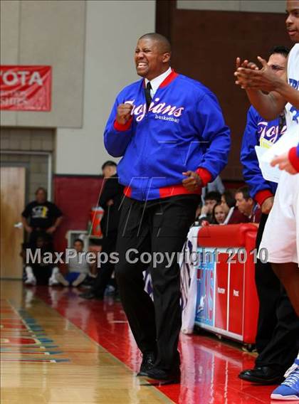Thumbnail 2 in Windward vs. Lutheran (CIF SoCal D5 Final) photogallery.