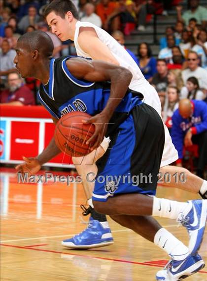 Thumbnail 3 in Windward vs. Lutheran (CIF SoCal D5 Final) photogallery.