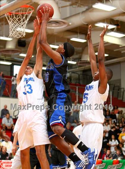 Thumbnail 1 in Windward vs. Lutheran (CIF SoCal D5 Final) photogallery.