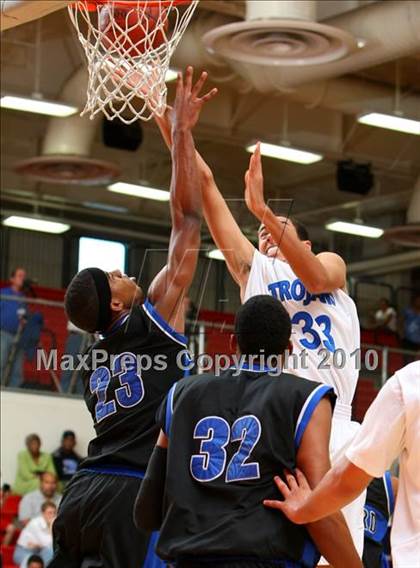 Thumbnail 1 in Windward vs. Lutheran (CIF SoCal D5 Final) photogallery.