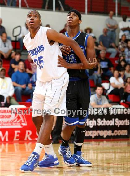 Thumbnail 2 in Windward vs. Lutheran (CIF SoCal D5 Final) photogallery.