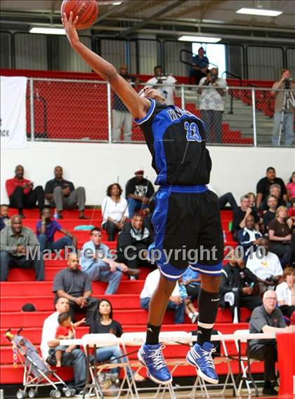 Thumbnail 3 in Windward vs. Lutheran (CIF SoCal D5 Final) photogallery.