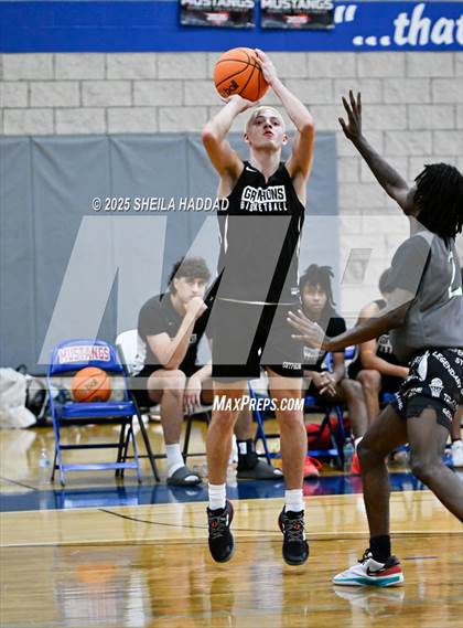 Thumbnail 2 in St Petersburg vs Sickles (Hoopvibe - Preseason) photogallery.