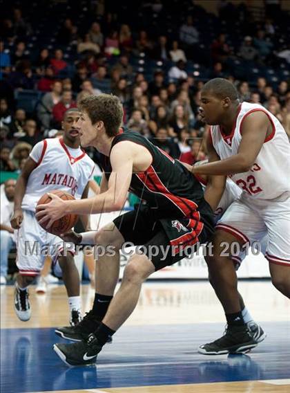 Thumbnail 2 in La Jolla vs Mount Miguel (CIF SDS D3 Final) photogallery.