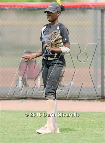 Thumbnail 2 in Mesquite vs. Skyline (Blackhawk Tournament) photogallery.