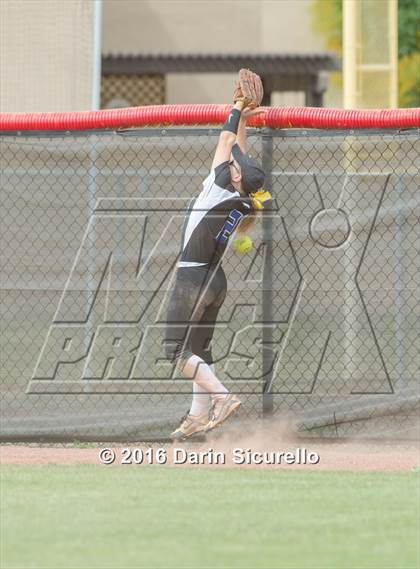 Thumbnail 2 in Mesquite vs. Skyline (Blackhawk Tournament) photogallery.