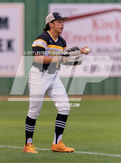 Thumbnail 2 in Sealy vs. Fredericksburg (UIL 4A Area Playoffs) photogallery.