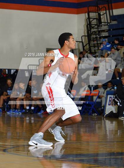 Thumbnail 2 in Mater Dei vs Desert Pines (Tarkanian Classic) photogallery.