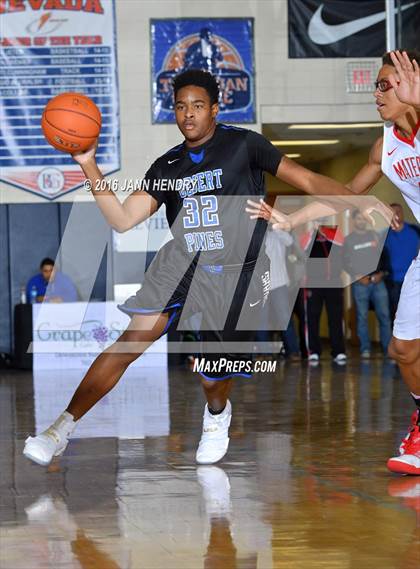 Thumbnail 3 in Mater Dei vs Desert Pines (Tarkanian Classic) photogallery.