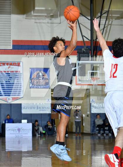 Thumbnail 3 in Mater Dei vs Desert Pines (Tarkanian Classic) photogallery.
