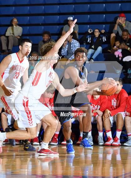 Thumbnail 2 in Mater Dei vs Desert Pines (Tarkanian Classic) photogallery.