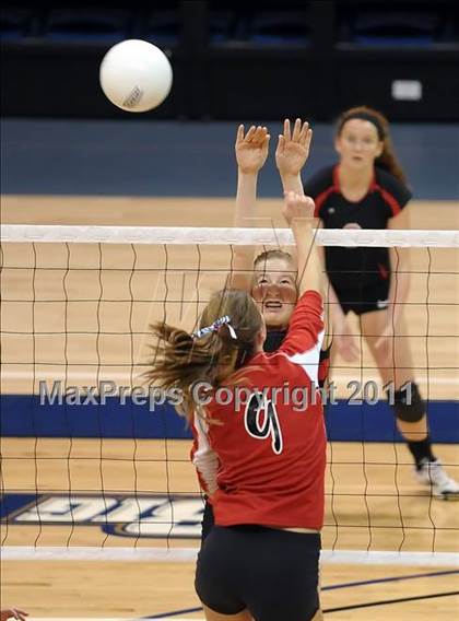 Thumbnail 2 in Victory Christian vs. Sacramento Country Day (CIF SJS D6 Final) photogallery.