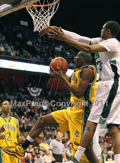 Thumbnail 3 in Northwest Catholic vs. New London (CIAC Class L Final)  photogallery.