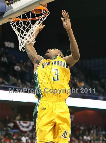 Thumbnail 3 in Northwest Catholic vs. New London (CIAC Class L Final)  photogallery.