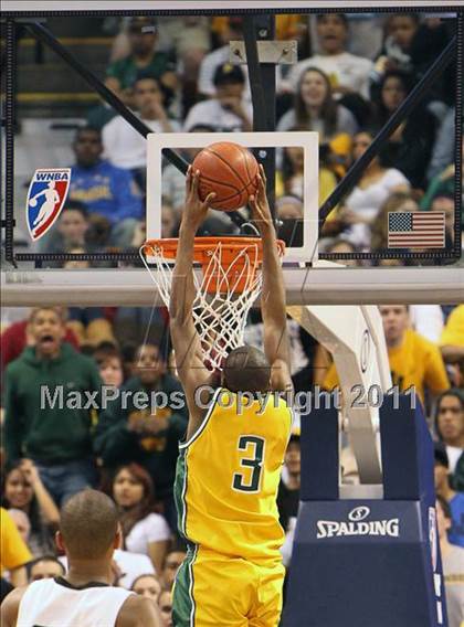 Thumbnail 2 in Northwest Catholic vs. New London (CIAC Class L Final)  photogallery.