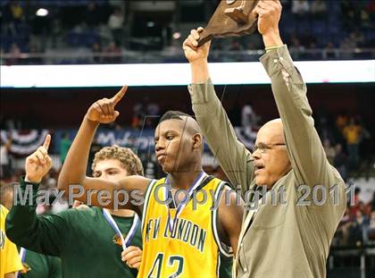 Thumbnail 3 in Northwest Catholic vs. New London (CIAC Class L Final)  photogallery.