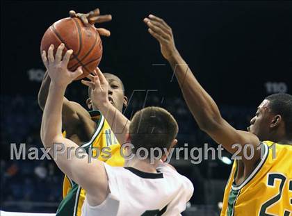 Thumbnail 1 in Northwest Catholic vs. New London (CIAC Class L Final)  photogallery.