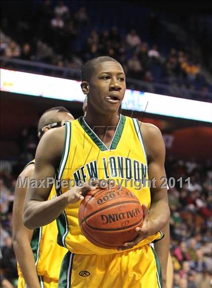 Thumbnail 3 in Northwest Catholic vs. New London (CIAC Class L Final)  photogallery.