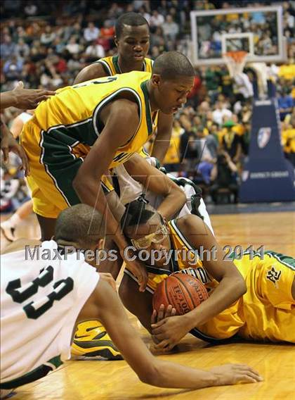 Thumbnail 1 in Northwest Catholic vs. New London (CIAC Class L Final)  photogallery.