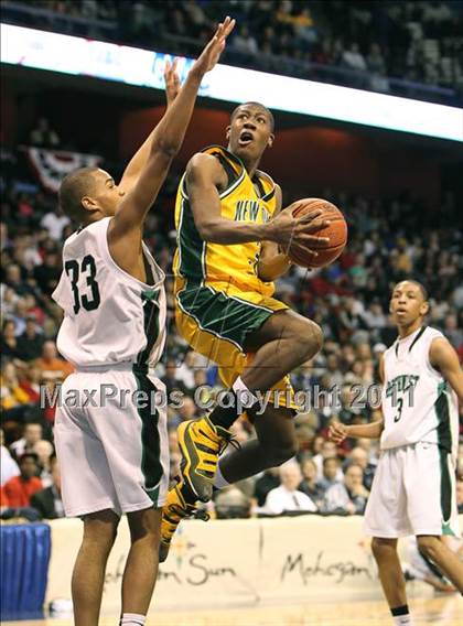 Thumbnail 2 in Northwest Catholic vs. New London (CIAC Class L Final)  photogallery.