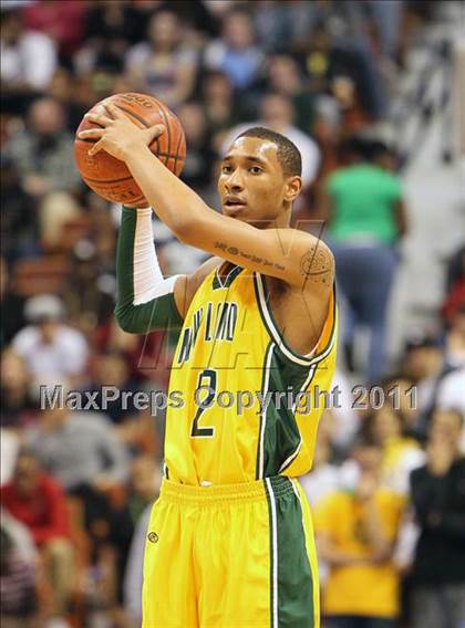 Thumbnail 2 in Northwest Catholic vs. New London (CIAC Class L Final)  photogallery.