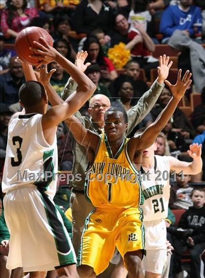 Thumbnail 1 in Northwest Catholic vs. New London (CIAC Class L Final)  photogallery.