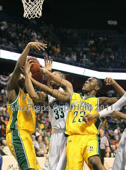Thumbnail 1 in Northwest Catholic vs. New London (CIAC Class L Final)  photogallery.