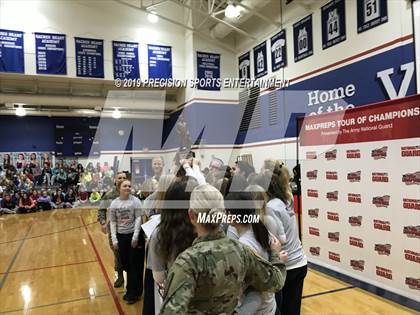 Thumbnail 2 in Sacred Heart TOC Ceremony photogallery.
