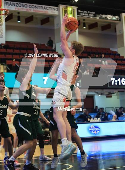 Thumbnail 2 in Tuckahoe vs. Leffell (NYSPHSAA Section 1 Class C Semifinal) photogallery.