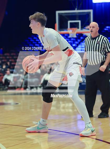Thumbnail 1 in Tuckahoe vs. Leffell (NYSPHSAA Section 1 Class C Semifinal) photogallery.