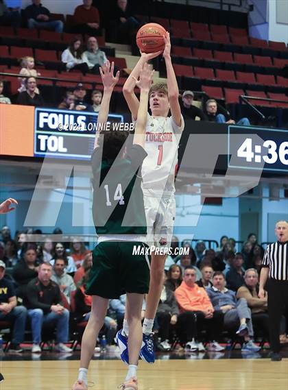 Thumbnail 3 in Tuckahoe vs. Leffell (NYSPHSAA Section 1 Class C Semifinal) photogallery.
