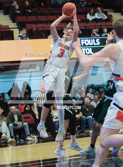 Thumbnail 1 in Tuckahoe vs. Leffell (NYSPHSAA Section 1 Class C Semifinal) photogallery.