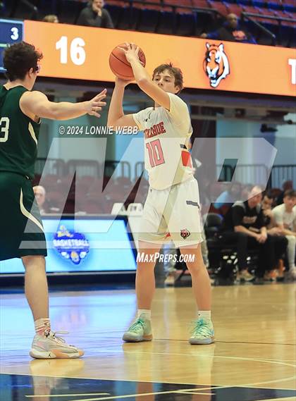 Thumbnail 2 in Tuckahoe vs. Leffell (NYSPHSAA Section 1 Class C Semifinal) photogallery.