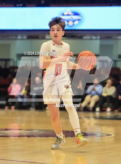 Thumbnail 2 in Tuckahoe vs. Leffell (NYSPHSAA Section 1 Class C Semifinal) photogallery.