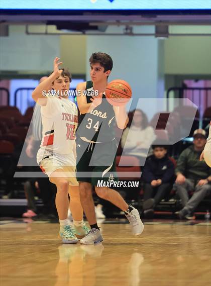 Thumbnail 3 in Tuckahoe vs. Leffell (NYSPHSAA Section 1 Class C Semifinal) photogallery.