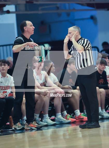 Thumbnail 1 in Tuckahoe vs. Leffell (NYSPHSAA Section 1 Class C Semifinal) photogallery.
