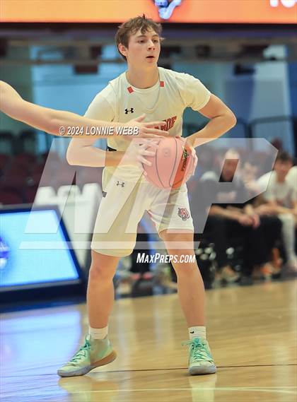 Thumbnail 3 in Tuckahoe vs. Leffell (NYSPHSAA Section 1 Class C Semifinal) photogallery.