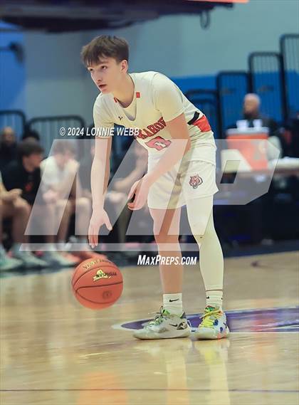 Thumbnail 1 in Tuckahoe vs. Leffell (NYSPHSAA Section 1 Class C Semifinal) photogallery.